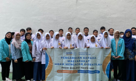 Kolaborasi Prodi Biologi FMIPA UNS dalam Penguatan Kompetensi IPA bagi Siswa SMP Djama’atul Ichwan, Surakarta